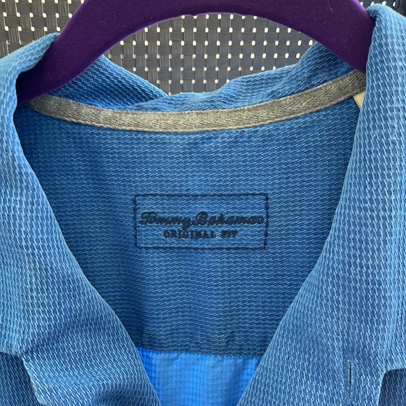 Like new Tommy Bahama casual button shirt - Picture 3 of 4